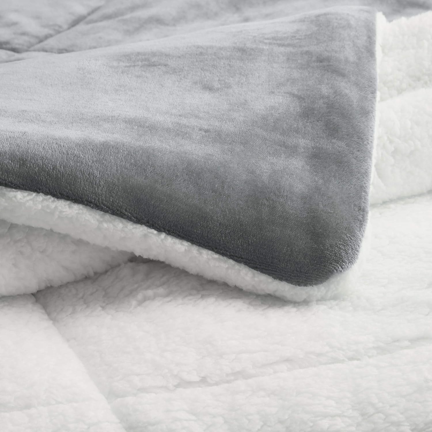 Amazon Basics Ultra-Soft Micromink Sherpa Comforter- Full/Queen