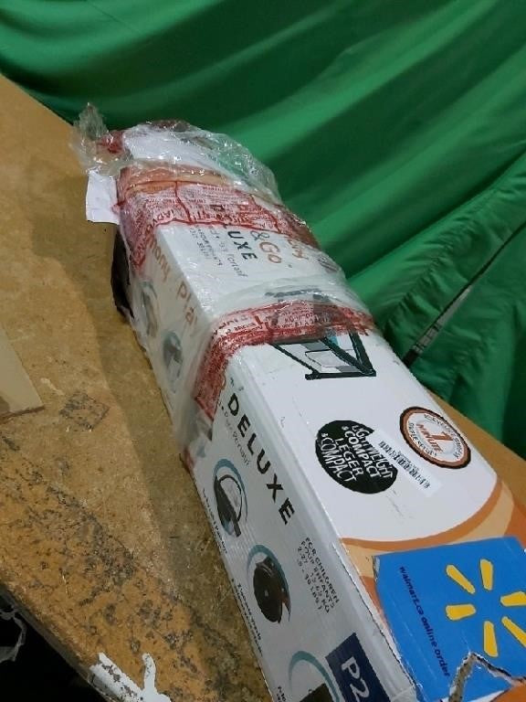 Harmony Play & Go Deluxe Playard, 40" x 2