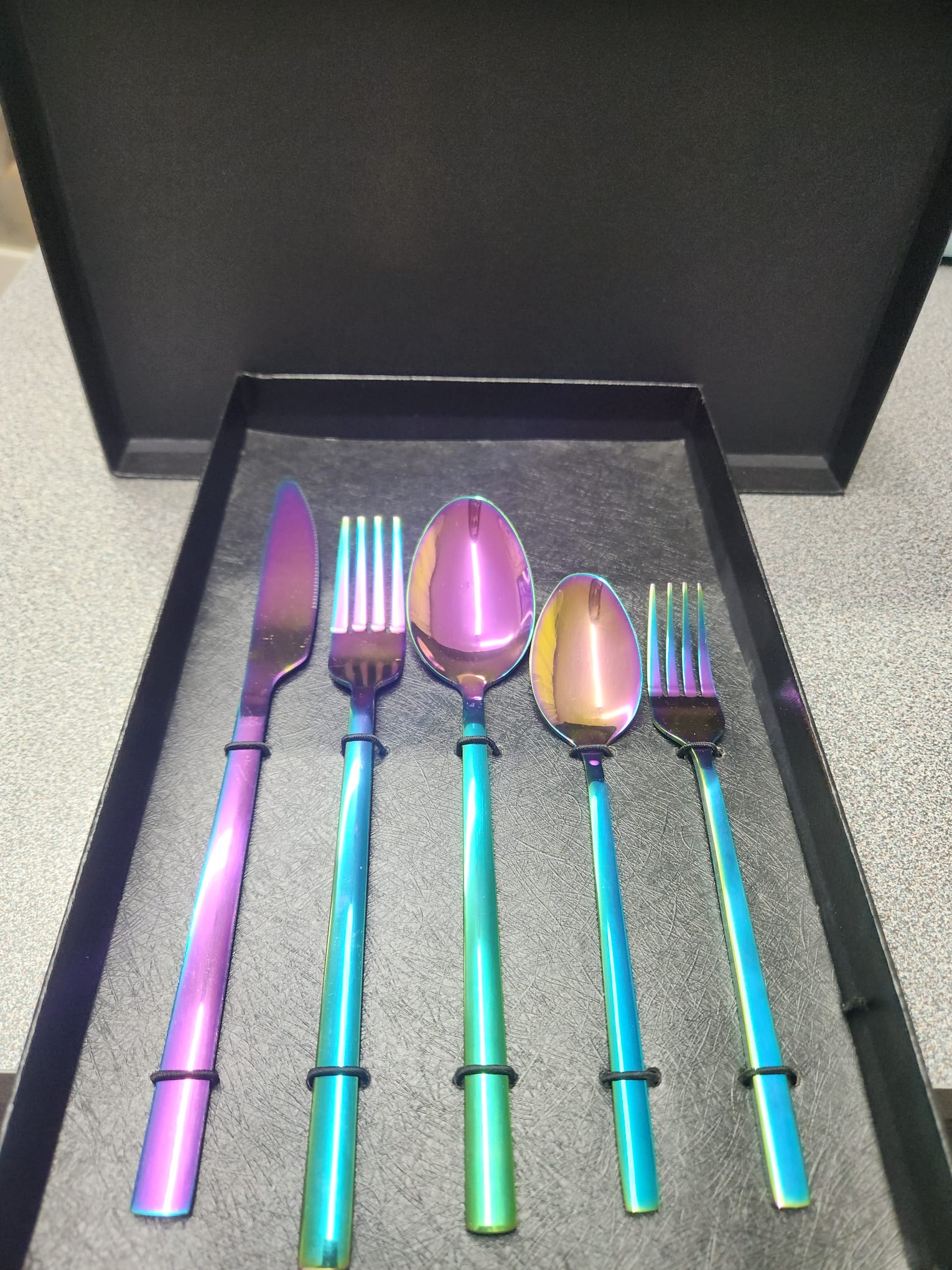 RAINBOW FLATWARE SET. STAINLESS STEEL COLORFUL.