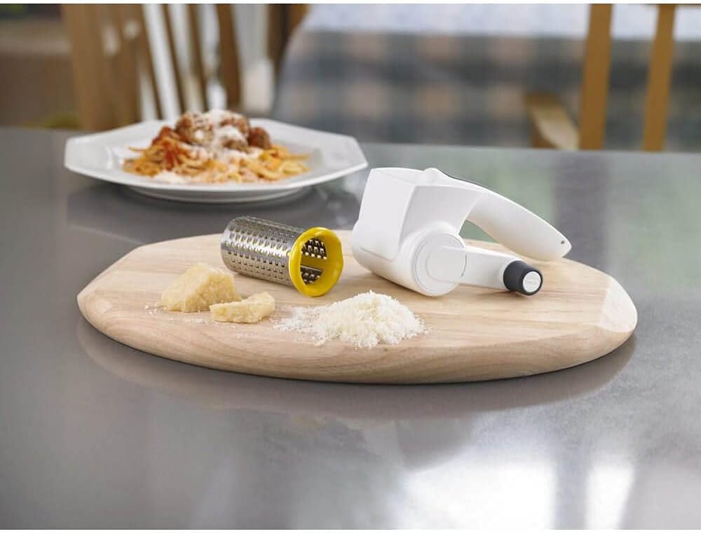 CLASSIC CHEESE GRATER