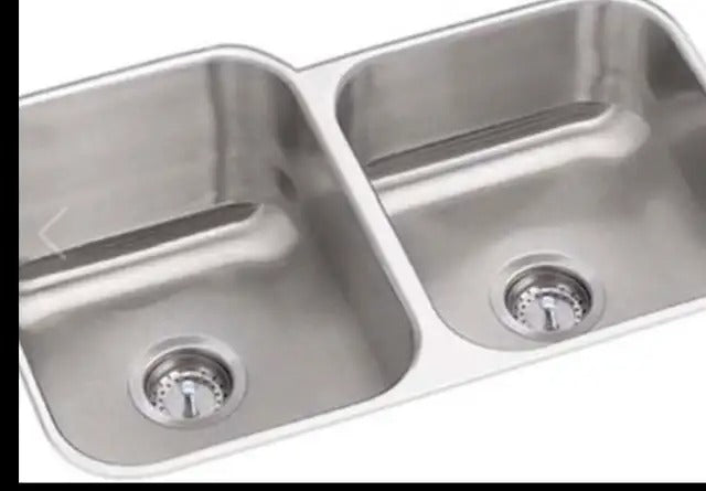 PROFLO® Plomosa 31-3/4 x 20-1/2 in. Stainless Steel Double Bowl Undermount Kitchen Sink