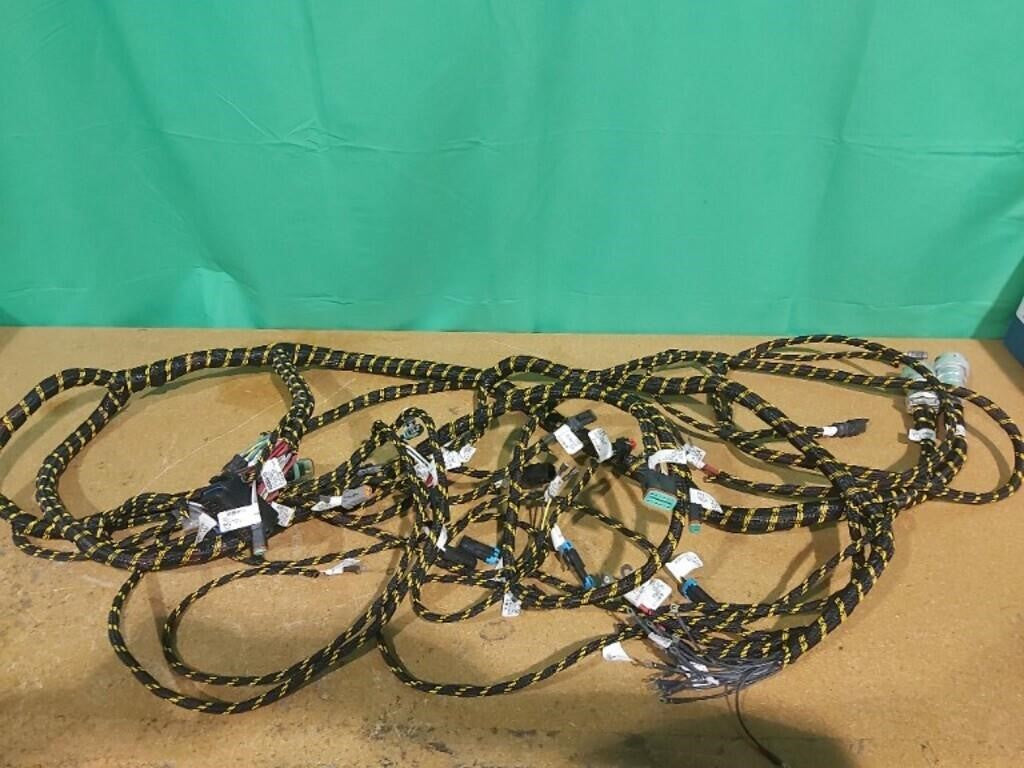 Versatile, Tracker Engine Wiring Harness, 86086819, 421020-01