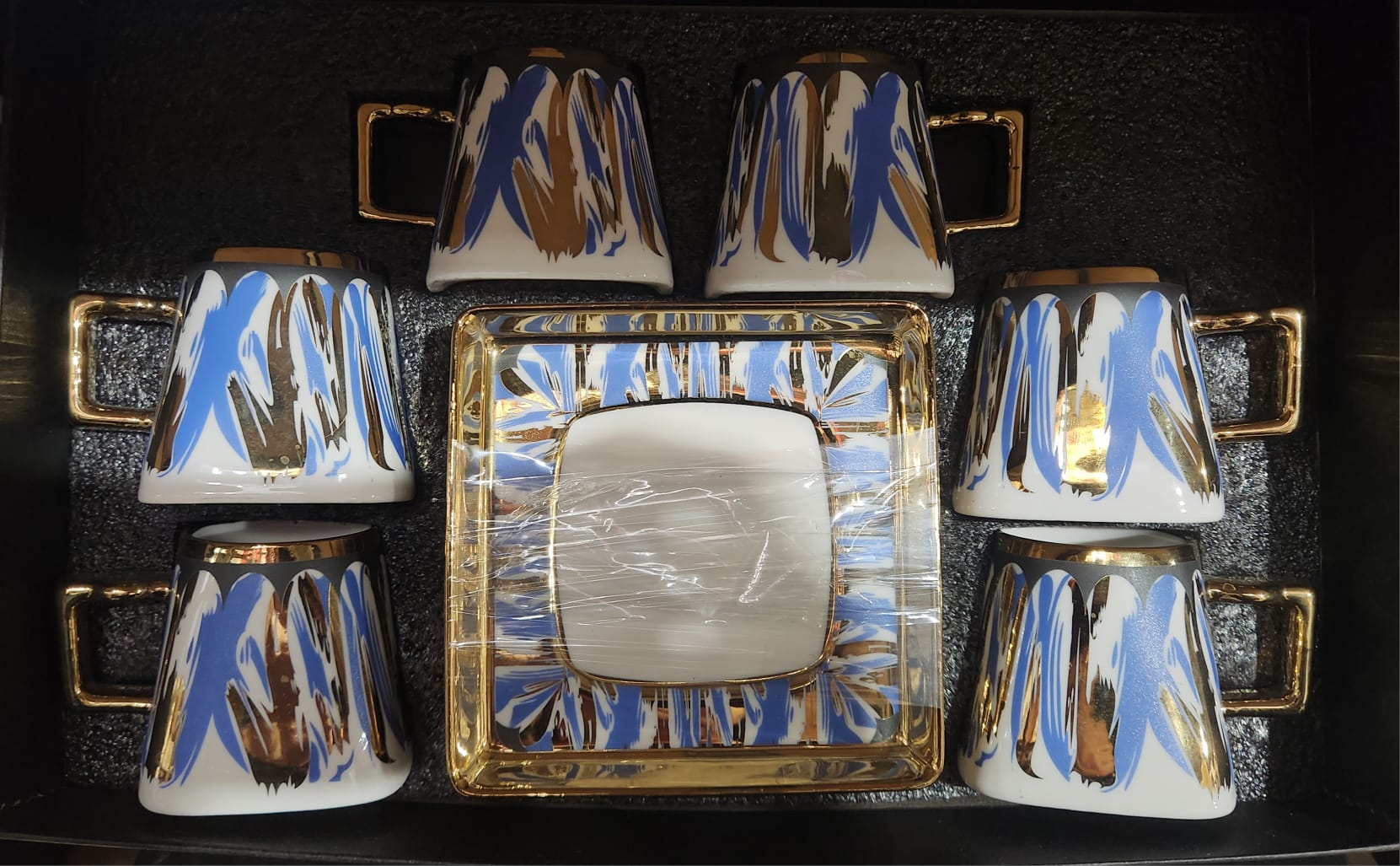 Porcelain mug set
