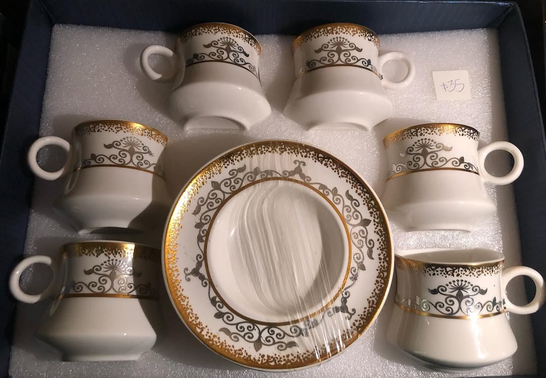 PORCELAIN TEA