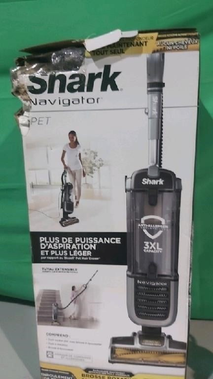 Shark Navigator Self-Cleaning Brushroll