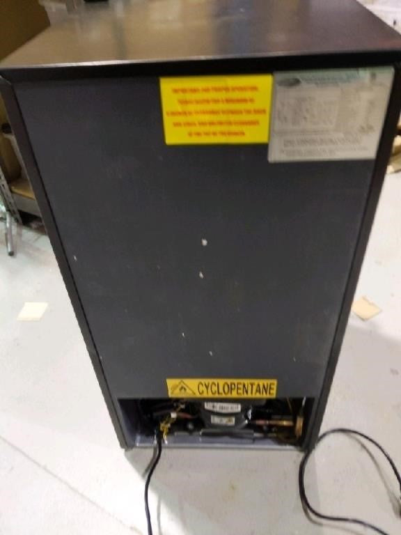 Whynter BR-130SB Beverage Refrigerator with Intern