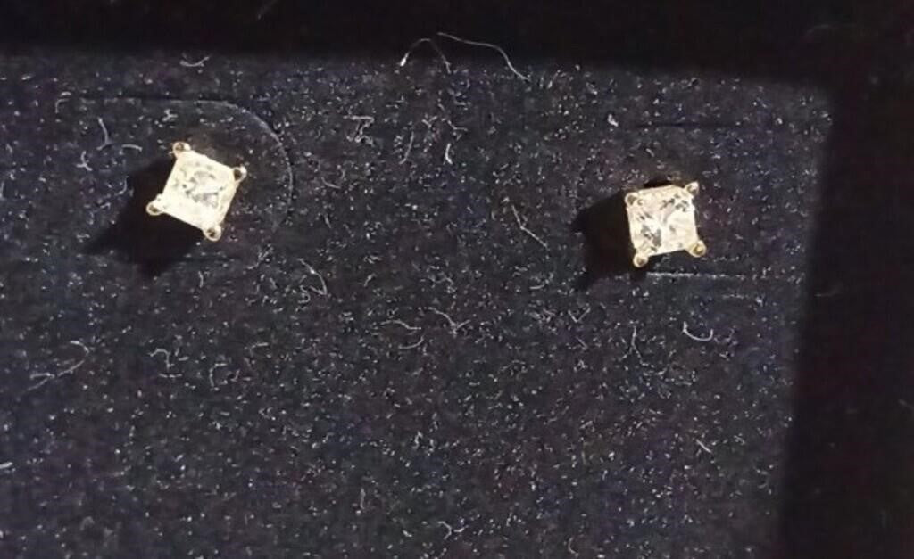 Princess Cut Cubic Zirconia Stud Earrings. Gold