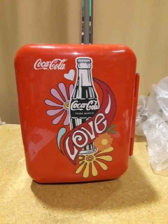 Coca-Cola Love 1971 Series Portable 6 Can Thermoel