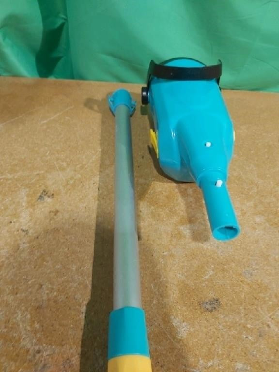 Efurden Handheld Pool Vacuum, Rechargeable Pool Cleaner