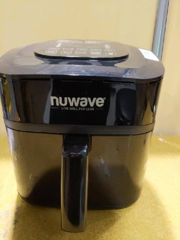 NuWave Brio 7.5 Quart Digital Air Fryer new In box